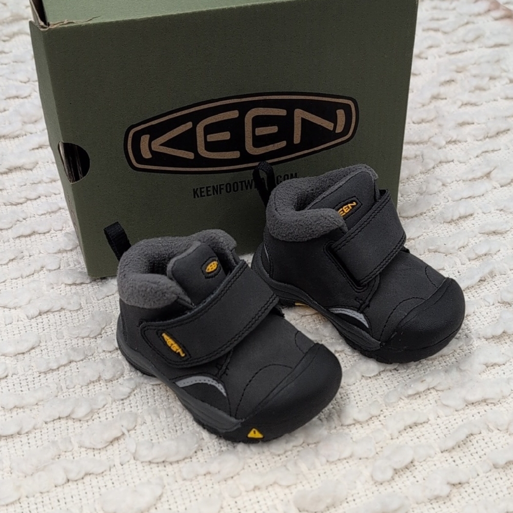 NWT KEEN Toddler Baby Winter Boots Kootenay Mid Slip On Velcro Snow Shoe Black 4